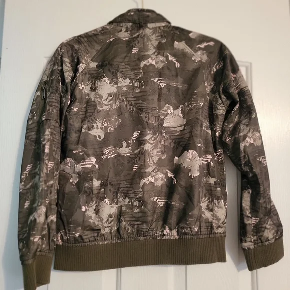 Camo Print Zip-Up Jacket in Olive Green and White - Picture 2 of 7